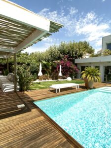 Jardin maison rénovation conseils décoration idées banquette dure pergola